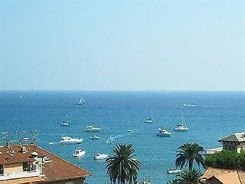 Отель Nettuno Диано-Марина